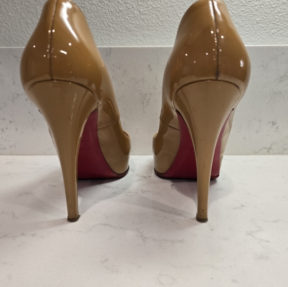 Authentic Christian Louboutin Tan Beige Patent Leather Very Prive Pumps Size 37 - Picture 6 of 11